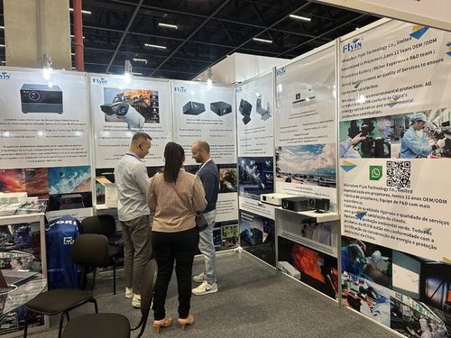 Dernières nouvelles de l'entreprise FLYIN Projector Company brille au salon international de l'électronique grand public de Sao Paulo au Brésil, et reçoit de nombreux éloges avec une fin parfaite!
