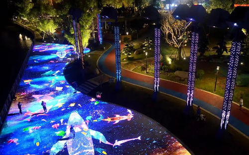 Dernières nouvelles de l'entreprise Une collection de cas. Un rideau lumineux et d'eau, une visite nocturne choquante.