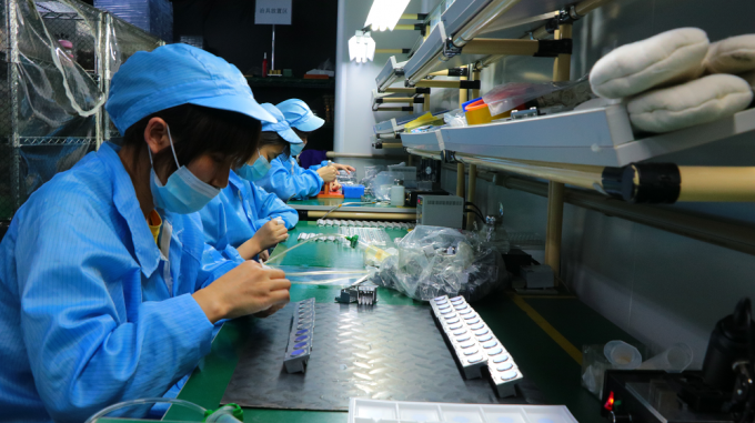 Flyin 2025 Professionnel Projecteur laser 3LCD 4K 7200 Ansi Lumens Ultra Hd 3840x2160 Haute luminosit&eacute; Pour l'&eacute;ducation des affaires Grands lieux Salles de banquet Sc&egrave;nes 15